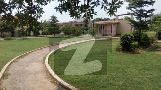 پی اے ایف فالکن کمپلیکس گلبرگ لاہور میں 6 کمروں کا 1 کنال مکان 8.25 کروڑ میں برائے فروخت۔
