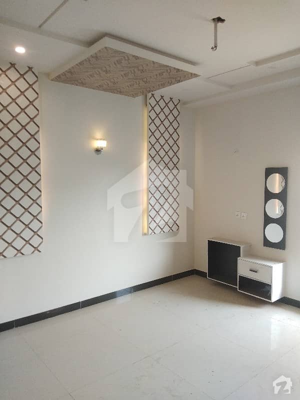 ایڈن ایگزیکیٹو ایڈن گارڈنز فیصل آباد میں 3 کمروں کا 6 مرلہ مکان 1.55 کروڑ میں برائے فروخت۔