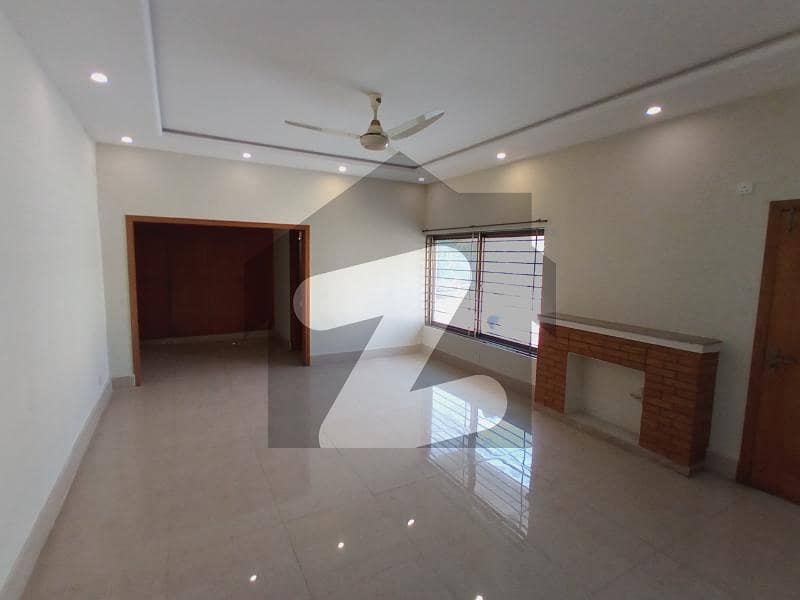 Fully Renovated 3 Bed Upper Portion For Rent F7