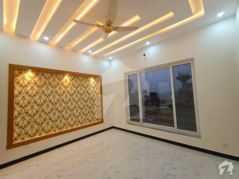 10 Marla Upper Portion Available For Rent In Bahria Town Phase 8