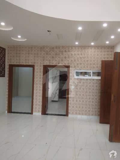 ماڈل سٹی ون کینال روڈ فیصل آباد میں 5 کمروں کا 7 مرلہ مکان 2.5 کروڑ میں برائے فروخت۔