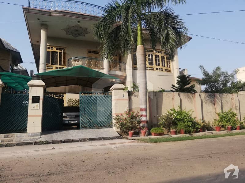 گُل افشاں کالونی کینٹ جہلم میں 5 کمروں کا 14 مرلہ مکان 2.67 کروڑ میں برائے فروخت۔
