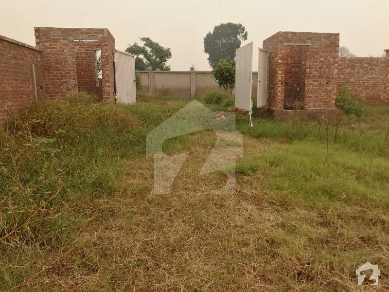 4 Kanal Walled Farm House Land For Sale