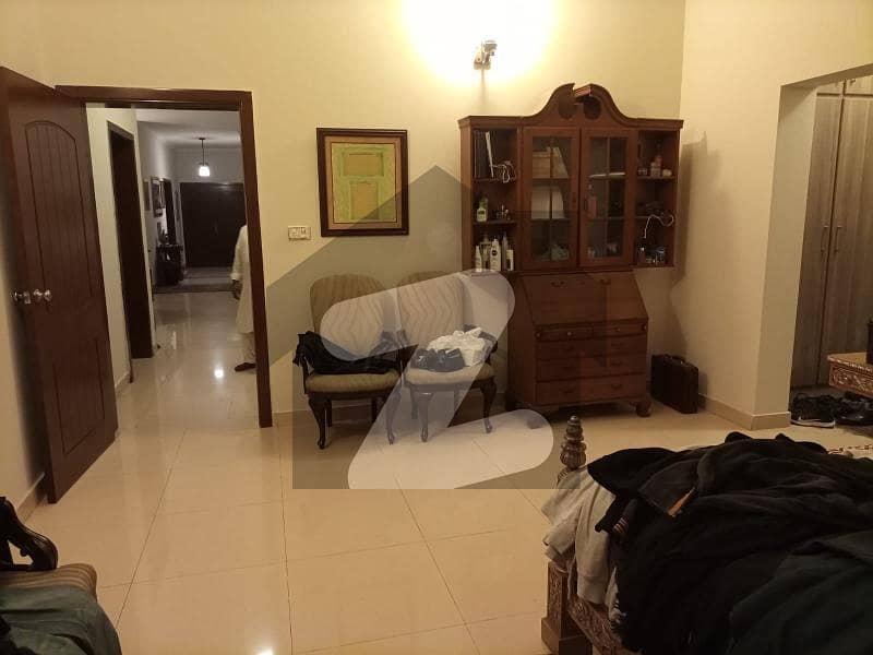 پی اے ایف فالکن کمپلیکس گلبرگ لاہور میں 5 کمروں کا 1.1 کنال مکان 6.9 کروڑ میں برائے فروخت۔