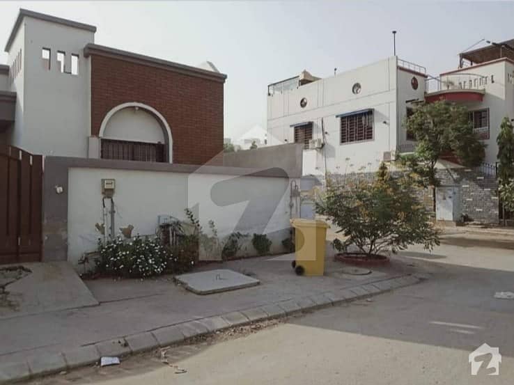 صائمہ عریبین ولاز گداپ ٹاؤن کراچی میں 5 کمروں کا 10 مرلہ مکان 45 ہزار میں کرایہ پر دستیاب ہے۔