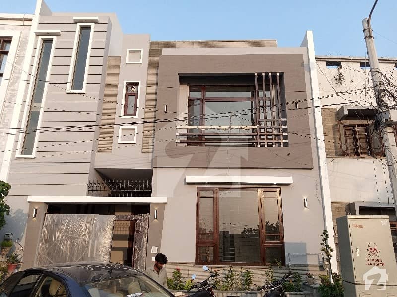 ڈی ایچ اے فیز 7 ڈی ایچ اے کراچی میں 4 کمروں کا 6 مرلہ مکان 5.5 کروڑ میں برائے فروخت۔