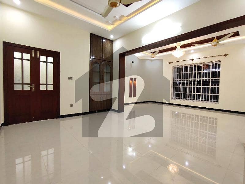 1 Kanal Ground Portion With 3 Bedrooms For Rent At Bahria Phase 8