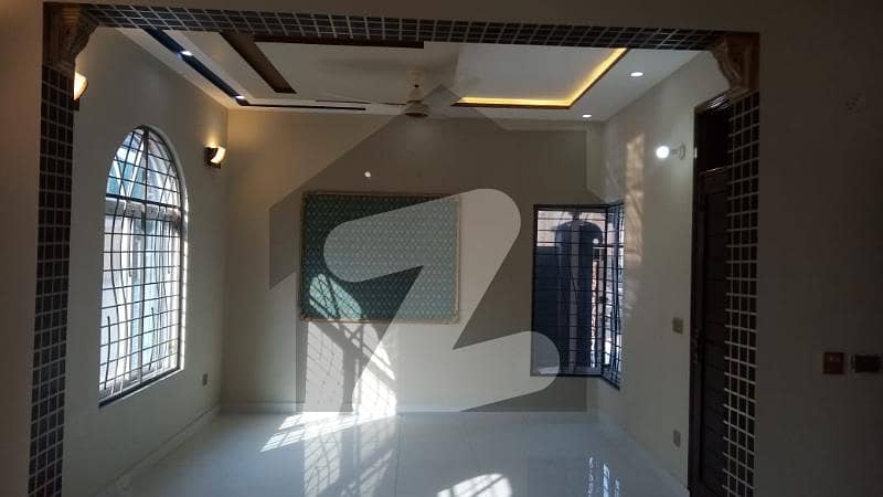 نشیمنِ اقبال فیز 2 نشیمنِ اقبال لاہور میں 5 کمروں کا 5 مرلہ مکان 1.54 کروڑ میں برائے فروخت۔