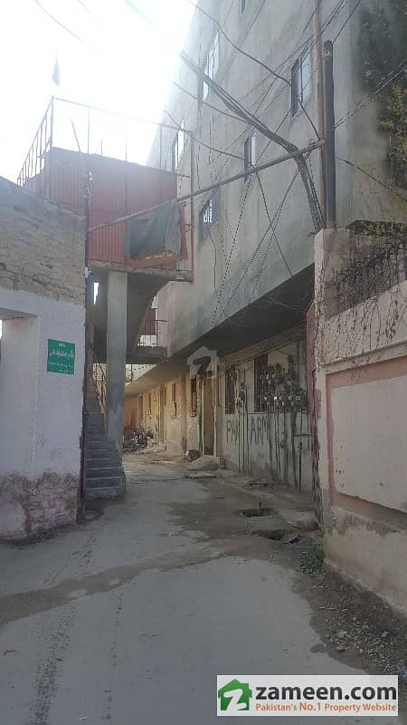 1600 Square Feet Flat For Sale On Newal Gillani Road