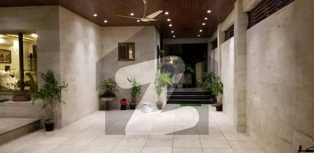 ایف ۔ 7 اسلام آباد میں 5 کمروں کا 2.13 کنال مکان 42 کروڑ میں برائے فروخت۔