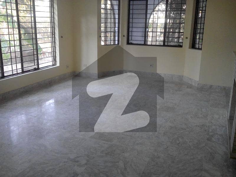 ایف ۔ 6 اسلام آباد میں 4 کمروں کا 18 مرلہ مکان 10.5 کروڑ میں برائے فروخت۔