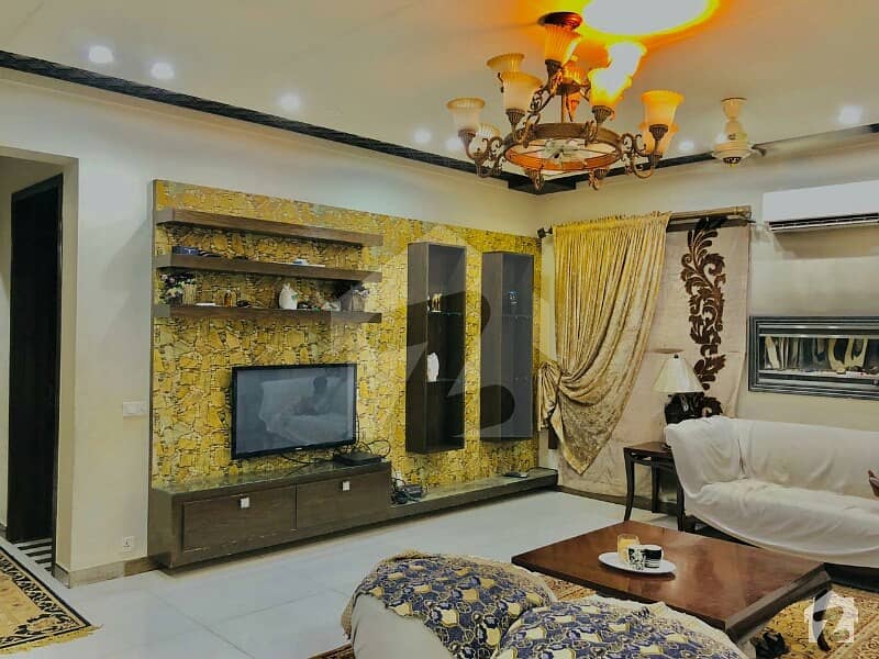 ڈی ایچ اے فیز 5 - بلاک اے فیز 5 ڈیفنس (ڈی ایچ اے) لاہور میں 5 کمروں کا 1 کنال مکان 6.9 کروڑ میں برائے فروخت۔