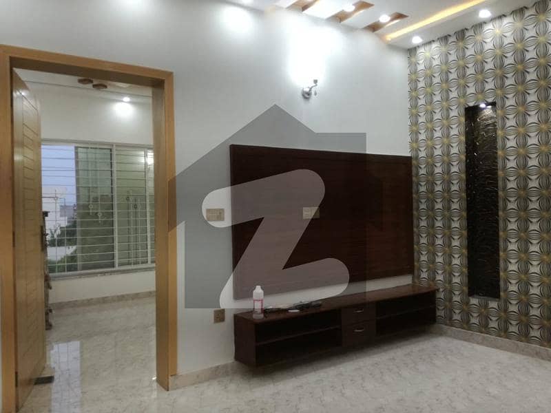 کینال گارڈن - ٹپ سیکٹر کینال گارڈن لاہور میں 5 کمروں کا 10 مرلہ مکان 1.75 کروڑ میں برائے فروخت۔
