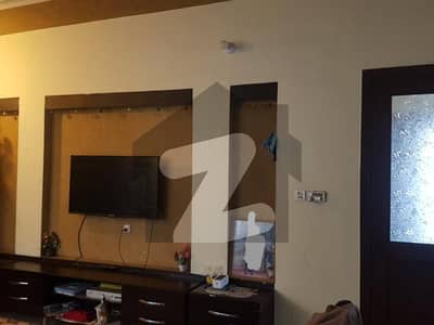 ٹیک ٹاؤن - بلاک ایچ ٹیک ٹاؤن (ٹی این ٹی کالونی) ستیانہ روڈ فیصل آباد میں 5 کمروں کا 11 مرلہ مکان 1.5 کروڑ میں برائے فروخت۔