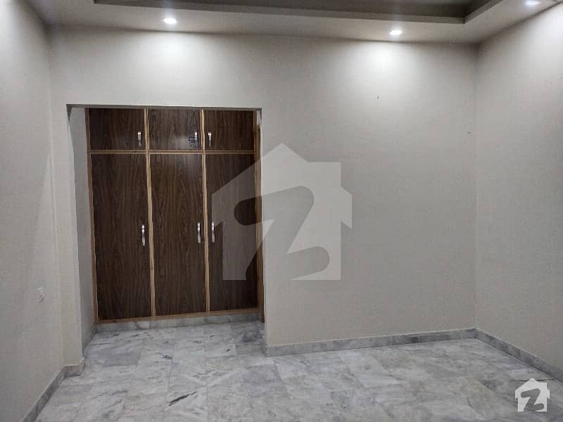 ایڈن ایگزیکیٹو ایڈن گارڈنز فیصل آباد میں 3 کمروں کا 6 مرلہ مکان 54 ہزار میں کرایہ پر دستیاب ہے۔