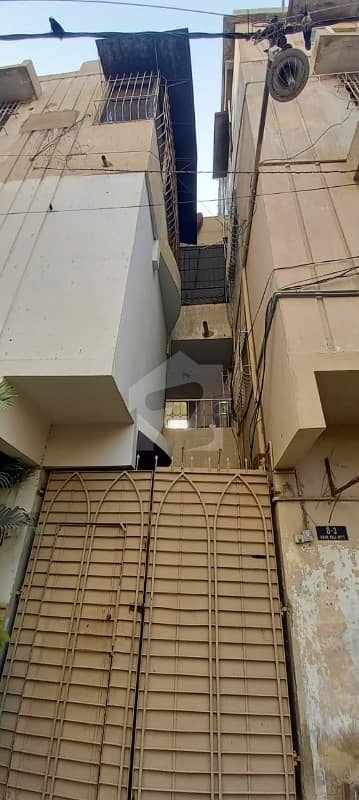 پی ای سی ایچ ایس بلاک 6 پی ای سی ایچ ایس جمشید ٹاؤن کراچی میں 2 کمروں کا 5 مرلہ فلیٹ 1.45 کروڑ میں برائے فروخت۔