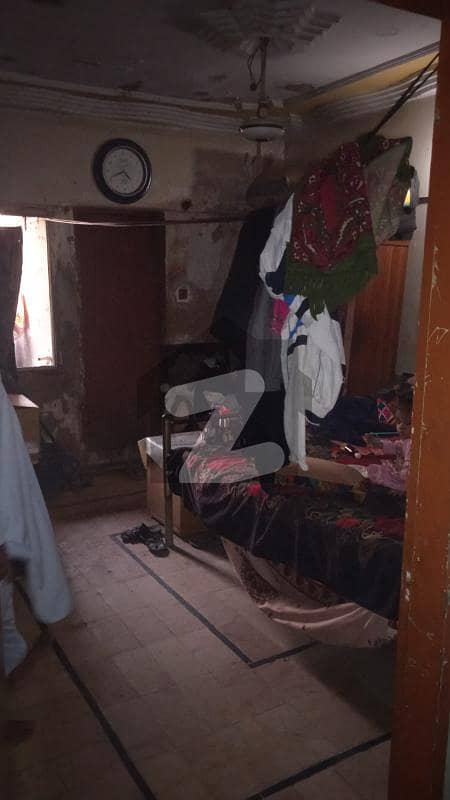 سکیم 33 کراچی میں 4 کمروں کا 8 مرلہ فلیٹ 40 لاکھ میں برائے فروخت۔