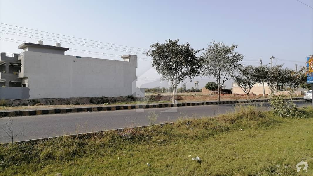 ایل ڈی اے ایوینیو لاہور میں 10 مرلہ رہائشی پلاٹ 85 لاکھ میں برائے فروخت۔