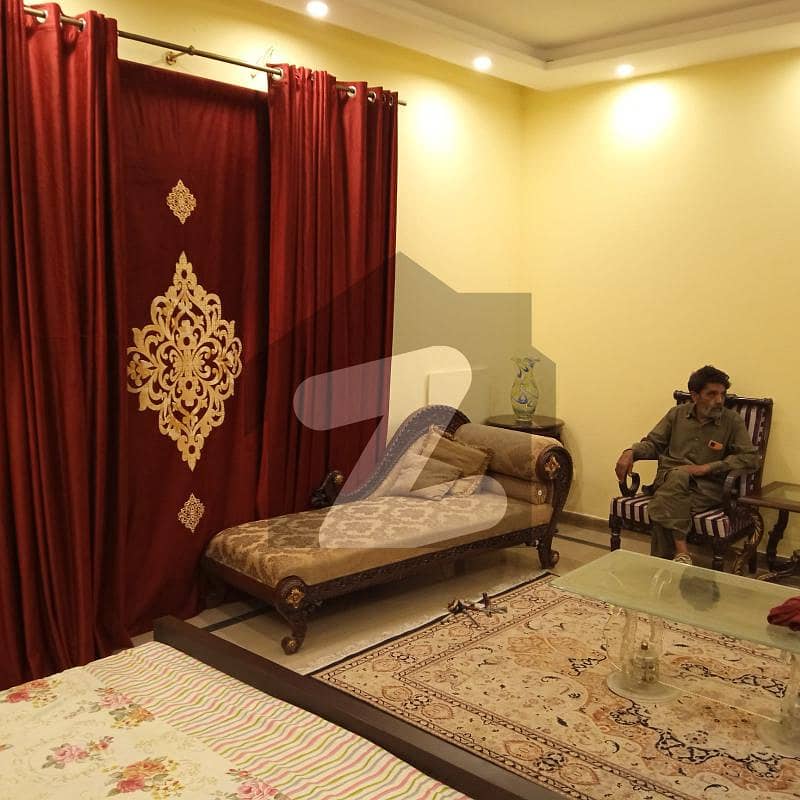 Room In Central Model Town - Block A For Rent