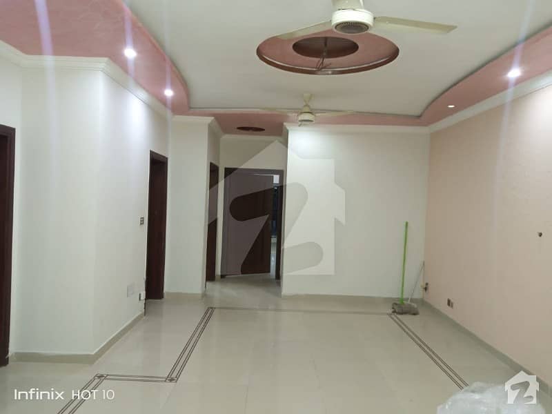 Upper Portion With Separate Entrance Upper Portion With Separate Entrance