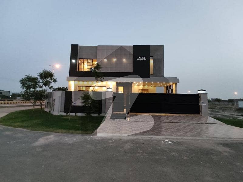 One Kanal Villa For Sale At Prime Location Near Park