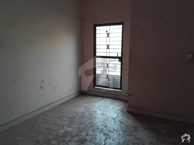 Prominently-Located Upper Portion Available In Mustafa Town For Rent