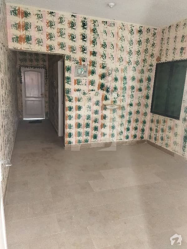 سعدی روڈ کراچی میں 2 کمروں کا 3 مرلہ فلیٹ 17 ہزار میں کرایہ پر دستیاب ہے۔