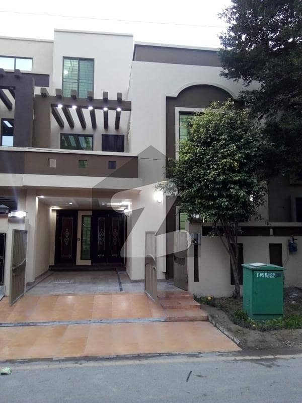 بحریہ ٹاؤن ۔ بلاک بی بی بحریہ ٹاؤن سیکٹرڈی بحریہ ٹاؤن لاہور میں 3 کمروں کا 5 مرلہ مکان 1.42 کروڑ میں برائے فروخت۔