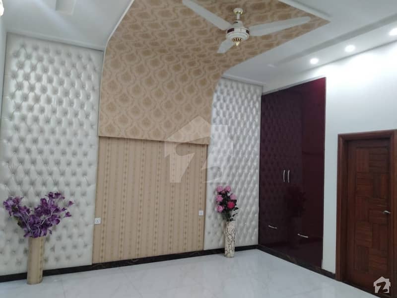 آفیسرز کالونی نمبر ۱ سوساں روڈ فیصل آباد میں 3 کمروں کا 5 مرلہ مکان 1.3 کروڑ میں برائے فروخت۔