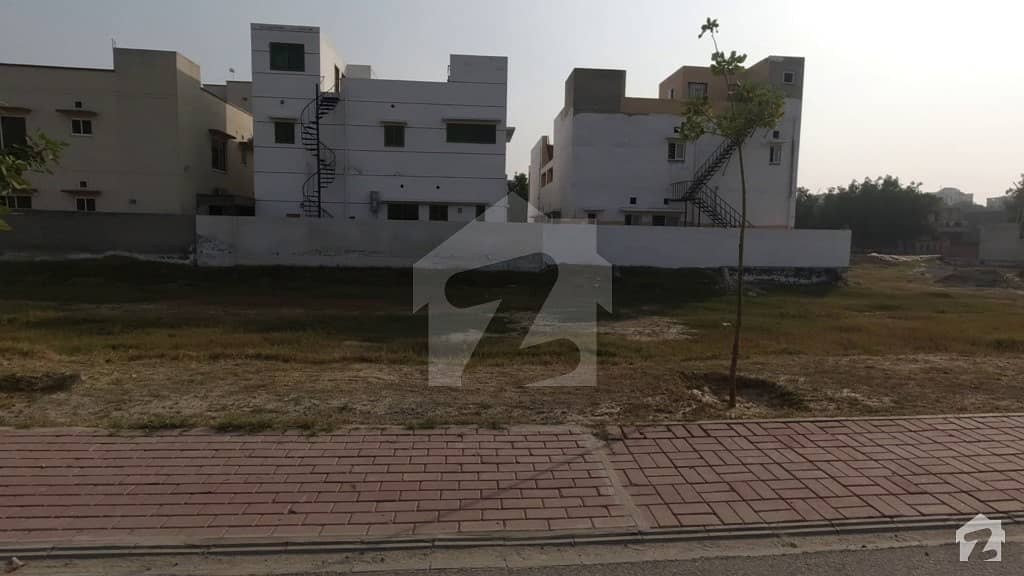 بحریہ ٹاؤن ۔ نشتر ایکسٹینشن بلاک بحریہ ٹاؤن سیکٹر ای بحریہ ٹاؤن لاہور میں 5 مرلہ رہائشی پلاٹ 72 لاکھ میں برائے فروخت۔