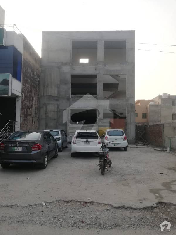1 Kanal Commercial Building (3 Storey) At 150 Ft Road Near Emporium Mall & Canal Road Suitable For It Office Call Center & Every Brand Or Commercial Purpose