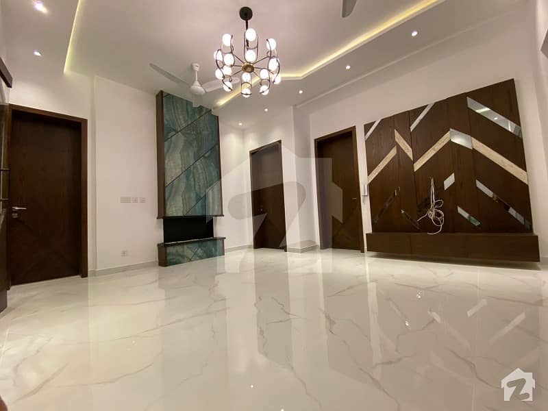 بینکرس ایوینیو کوآپریٹو ہاؤسنگ سوسائٹی لاہور میں 4 کمروں کا 10 مرلہ مکان 1.1 لاکھ میں کرایہ پر دستیاب ہے۔