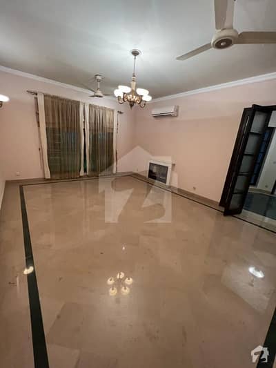 32  Marla  Commercial  House  For  Rent