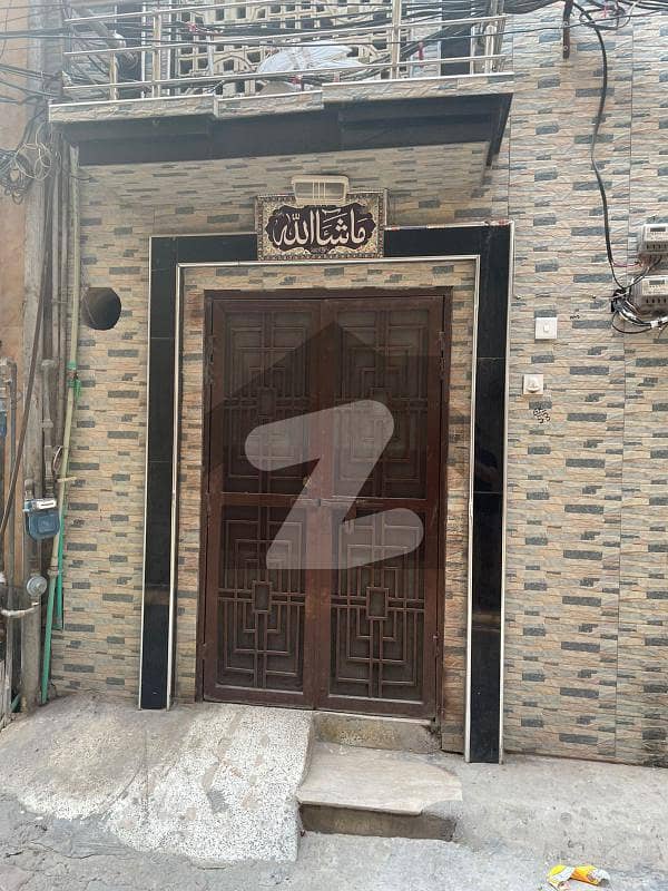 ڈسکہ روڈ سیالکوٹ میں 4 کمروں کا 4 مرلہ مکان 1.2 کروڑ میں برائے فروخت۔