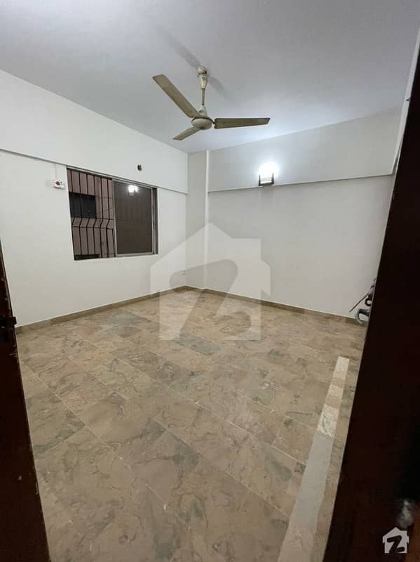ڈی ایچ اے فیز 2 ایکسٹینشن ڈی ایچ اے ڈیفینس کراچی میں 2 کمروں کا 5 مرلہ فلیٹ 40 ہزار میں کرایہ پر دستیاب ہے۔