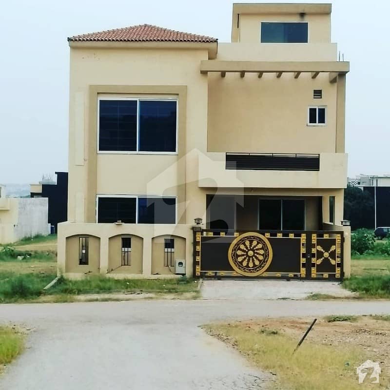 7 Marla Brand New House With 4 Marla Extra land For Sale In Umer Block