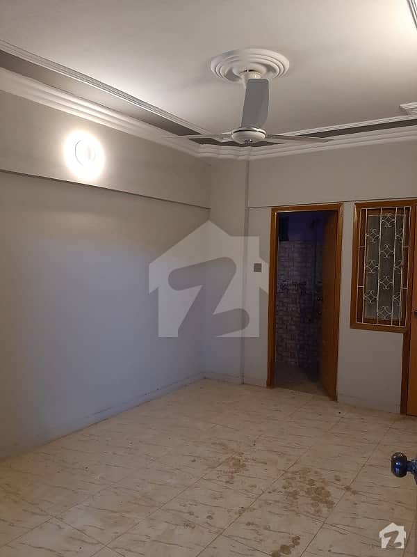 شادمان ٹاؤن - سیکٹر 14 / بی شادمان نارتھ ناظم آباد کراچی میں 2 کمروں کا 4 مرلہ فلیٹ 66 لاکھ میں برائے فروخت۔
