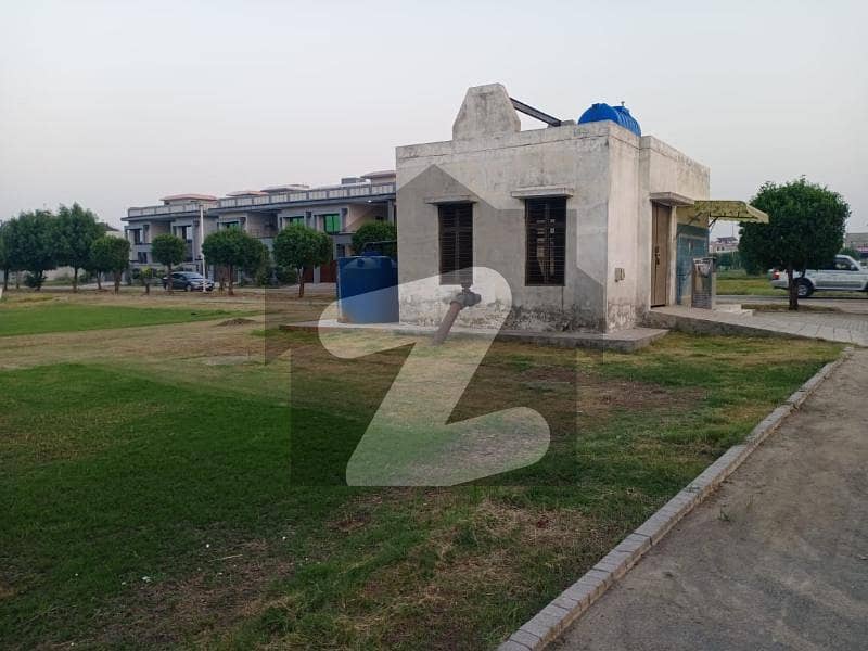 گرینڈ ایوینیوز ہاؤسنگ سکیم لاہور میں 11 مرلہ رہائشی پلاٹ 55 لاکھ میں برائے فروخت۔
