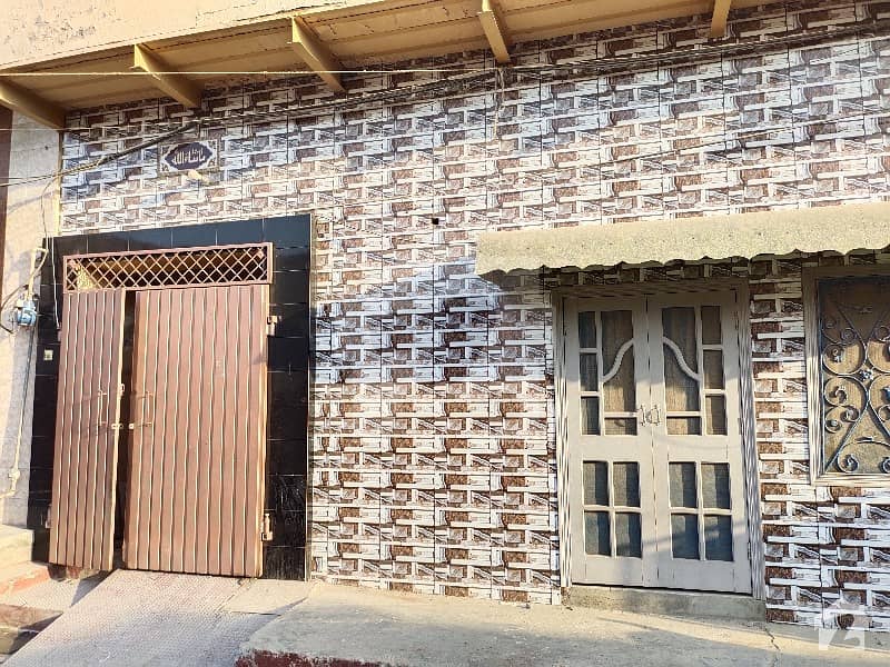 جھنگ روڈ فیصل آباد میں 4 کمروں کا 7 مرلہ مکان 20 ہزار میں کرایہ پر دستیاب ہے۔