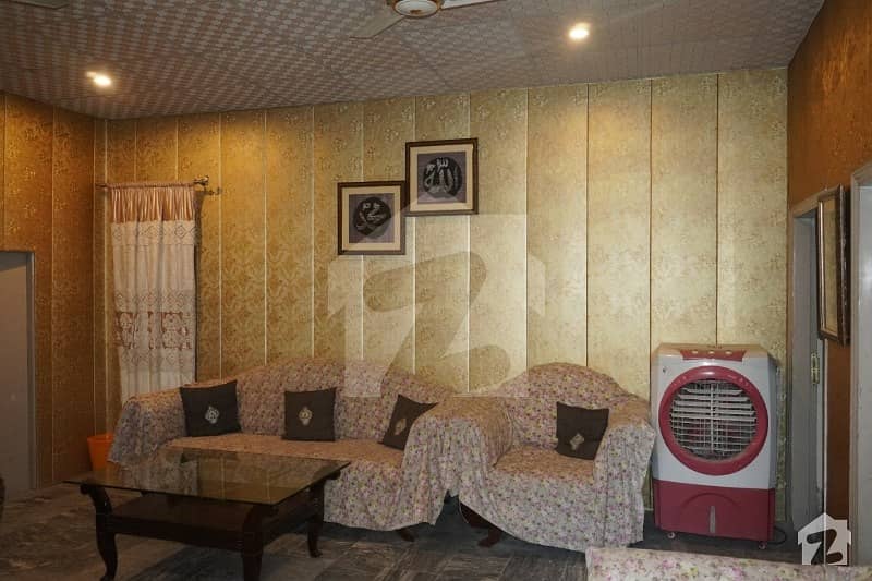 خیابان کالونی 2 فیصل آباد میں 4 کمروں کا 13 مرلہ مکان 1.8 کروڑ میں برائے فروخت۔