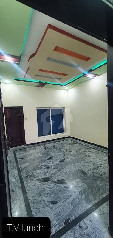 ڈلا زیک روڈ پشاور میں 7 کمروں کا 5 مرلہ مکان 2 کروڑ میں برائے فروخت۔