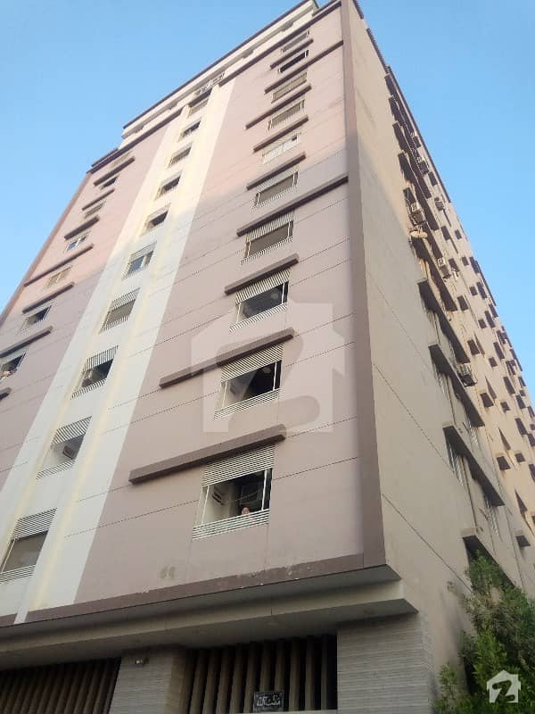 کلفٹن ۔ بلاک 2 کلفٹن کراچی میں 4 کمروں کا 11 مرلہ فلیٹ 4 کروڑ میں برائے فروخت۔