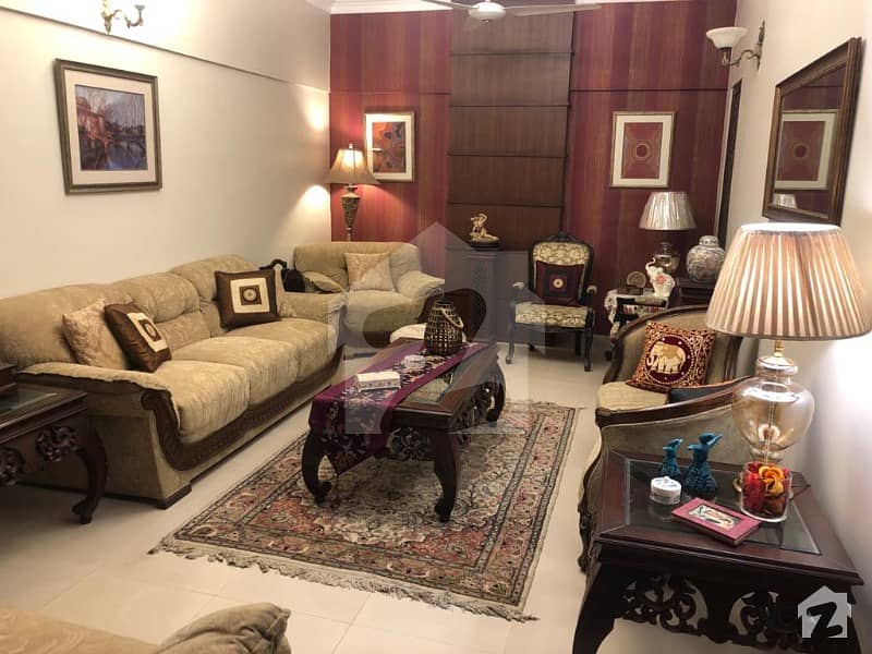 ایم ٹی خان روڈ کراچی میں 3 کمروں کا 13 مرلہ فلیٹ 3 کروڑ میں برائے فروخت۔