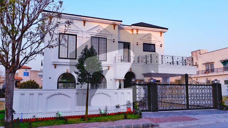 بحریہ ٹاؤن فیز 7 بحریہ ٹاؤن راولپنڈی راولپنڈی میں 6 کمروں کا 1 کنال مکان 6.2 کروڑ میں برائے فروخت۔