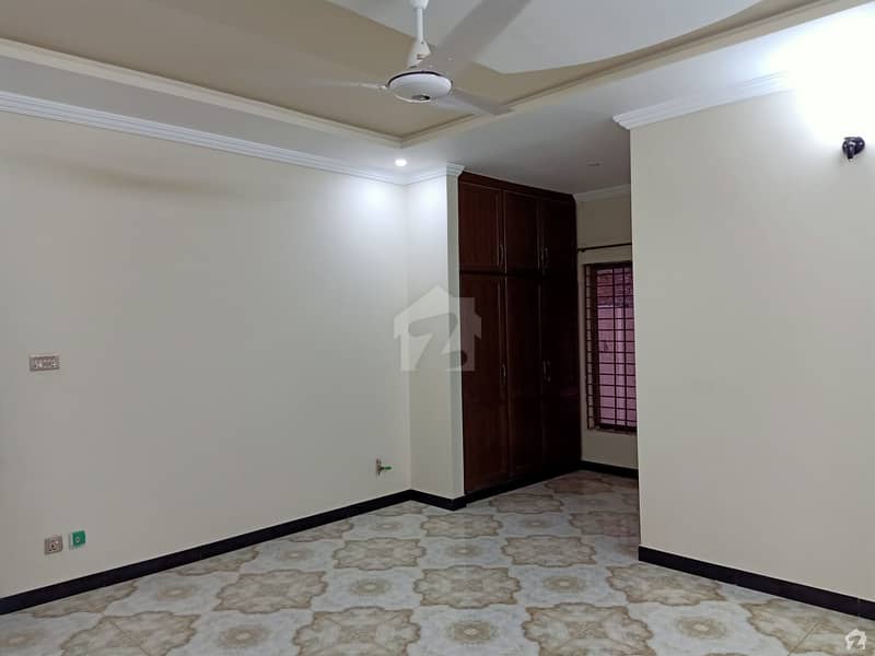ایم پی سی ایچ ایس ایف ۔ 17 اسلام آباد میں 7 کمروں کا 14 مرلہ مکان 3.25 کروڑ میں برائے فروخت۔