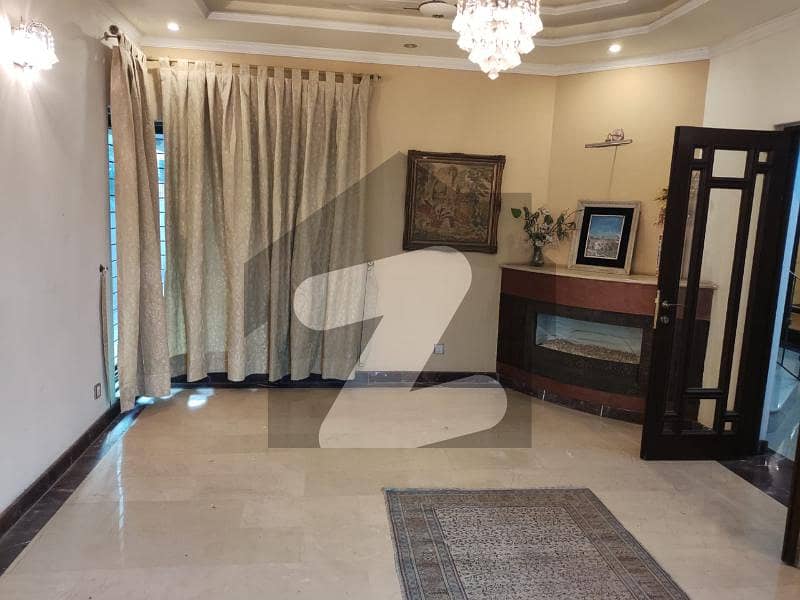 سوئی گیس ہاؤسنگ سوسائٹی لاہور میں 5 کمروں کا 1 کنال مکان 5.5 کروڑ میں برائے فروخت۔