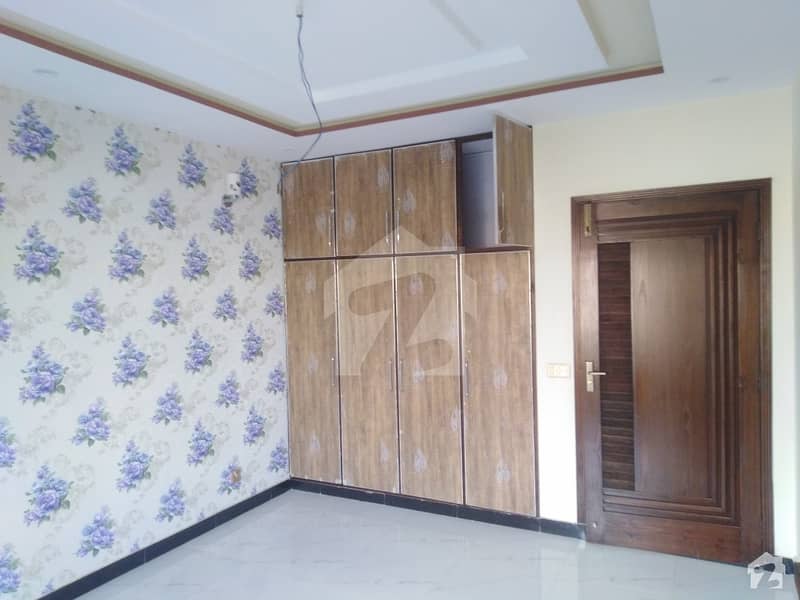 کینٹ لاہور میں 5 کمروں کا 1 کنال مکان 7.25 کروڑ میں برائے فروخت۔