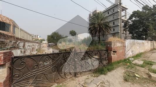 19575 Square Feet Commercial Plot Ideally Situated In Gulberg 3 - Block C1