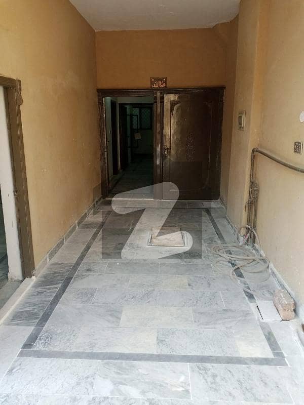پشاور روڈ راولپنڈی میں 4 کمروں کا 6 مرلہ کمرہ 1.2 کروڑ میں برائے فروخت۔