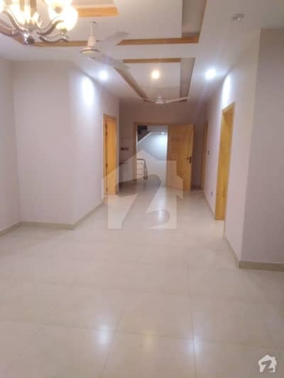12 Marla  Upper Portion Available For Rent In C Block Near To D Markaz